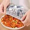 أكياس فويل حرارية لتغطية وحفظ الطعام: تغطية طبق خضار بكيس فويل حراري من Y-Needs